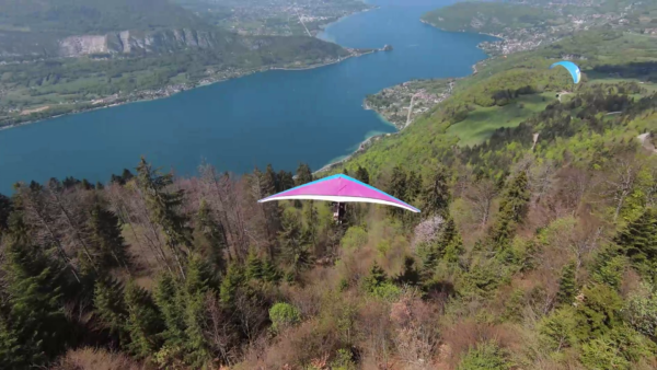 Tandem hang-gliding